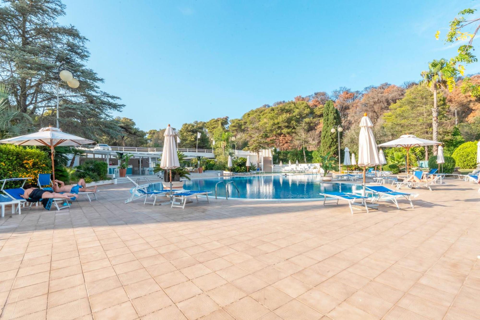 Hotel Santa Lucia Санта-Чезареа-Терме Экстерьер фото